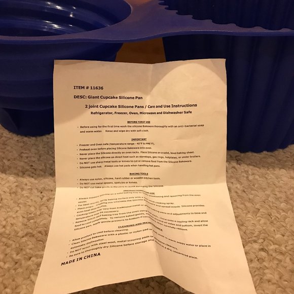 Giant Cupcake Silicone Pan - Picture 6 of 6